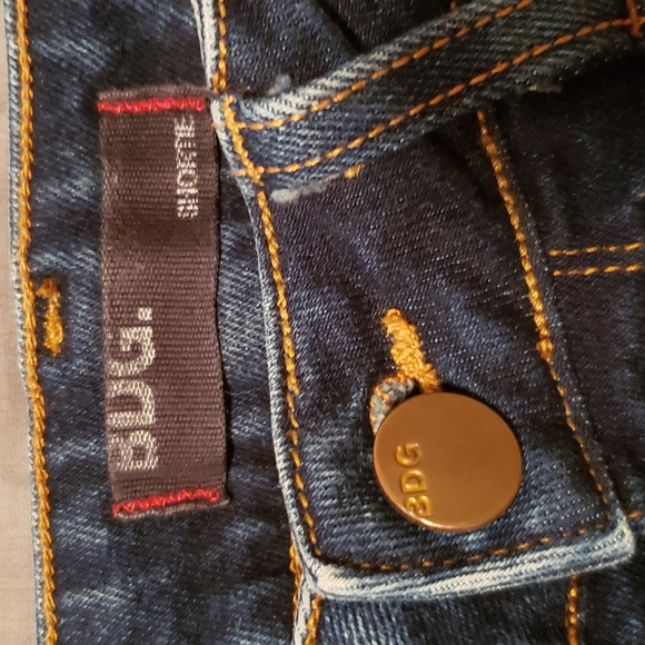 ๐ 2 for $15๐ BDG denim shortie - Picture 3 of 4
